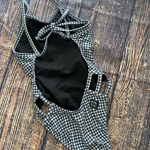 Jolyn Nico 2 black & white gingham suit, sz 26.